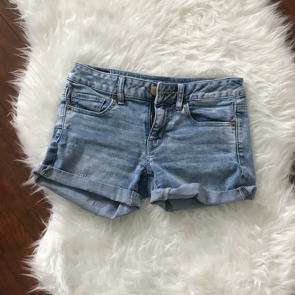 American Eagle Outfitters Pants - American Eagle Light Wash Midi Shorts Size 4